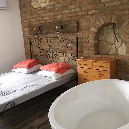 Cuki Apartmanok Dombóvár Exterior foto