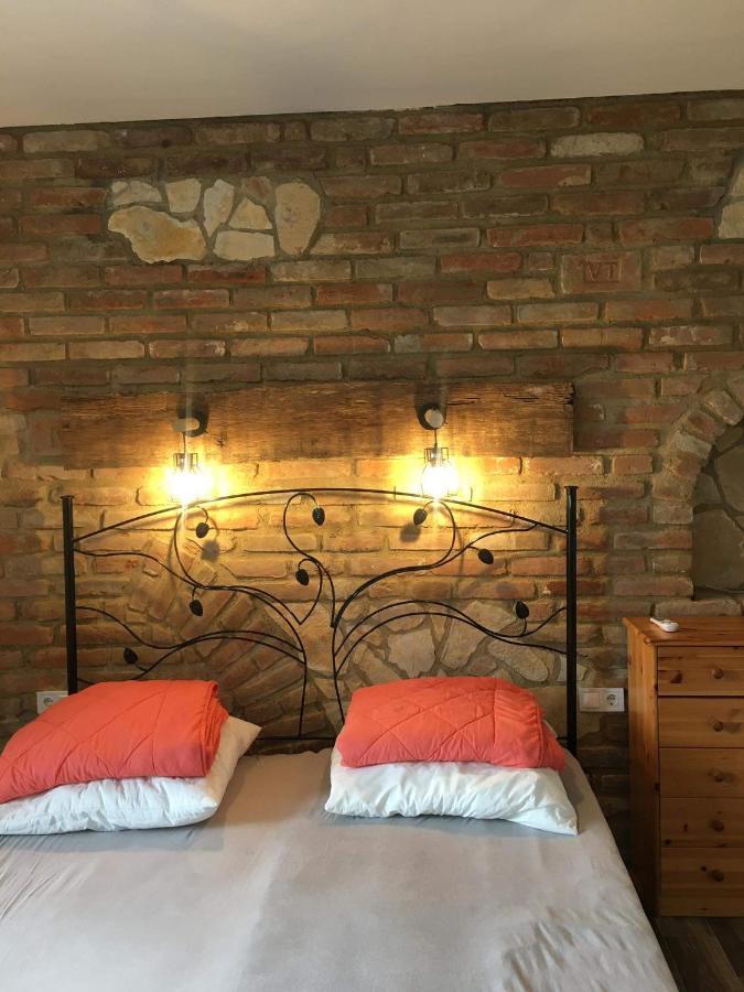 Cuki Apartmanok Dombóvár Exterior foto